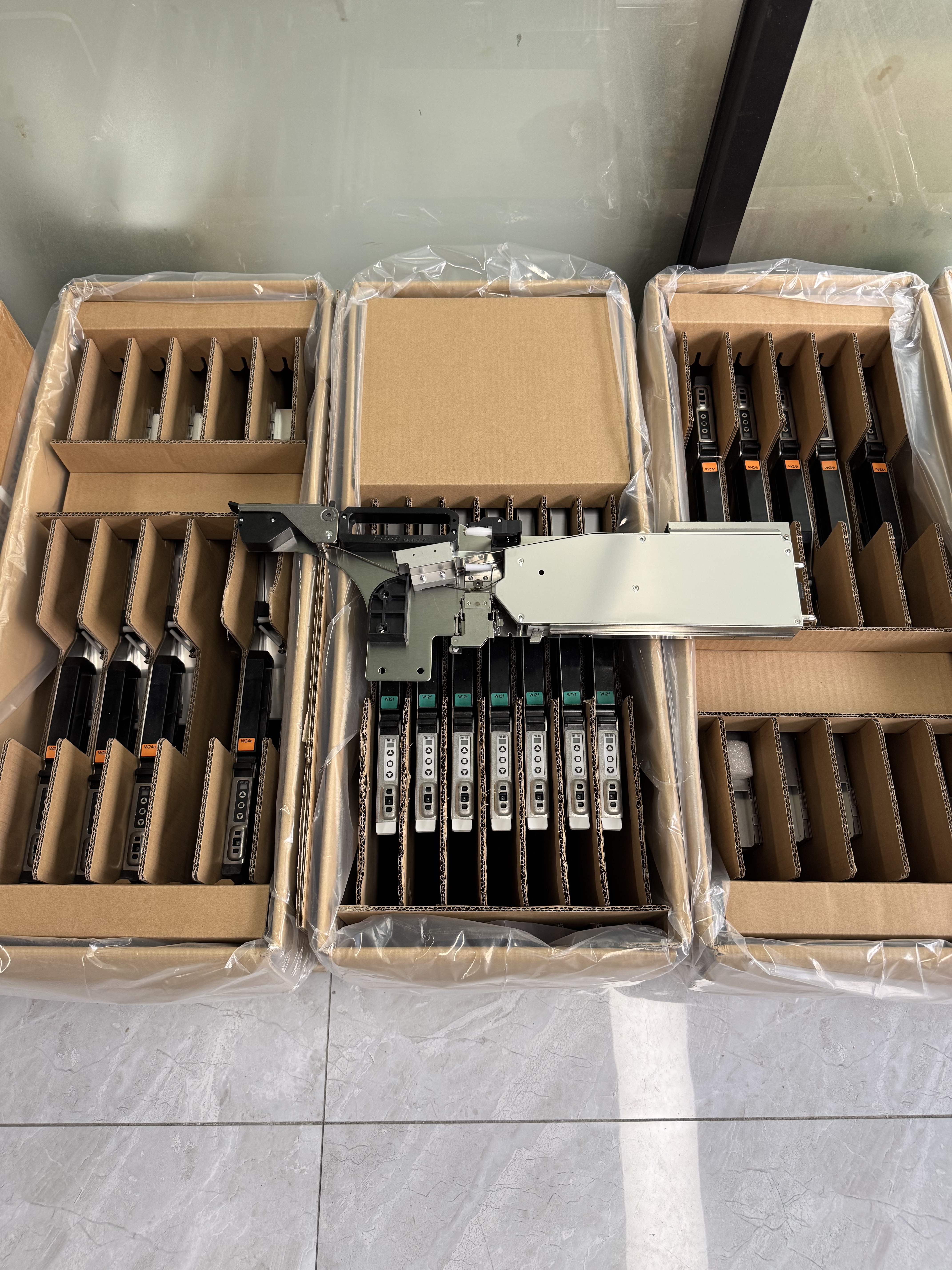 नवीनतम कंपनी ब्लॉग के बारे में एसएमटी फीडर उत्पादन की गति और सटीकता को कैसे बढ़ाते हैं?